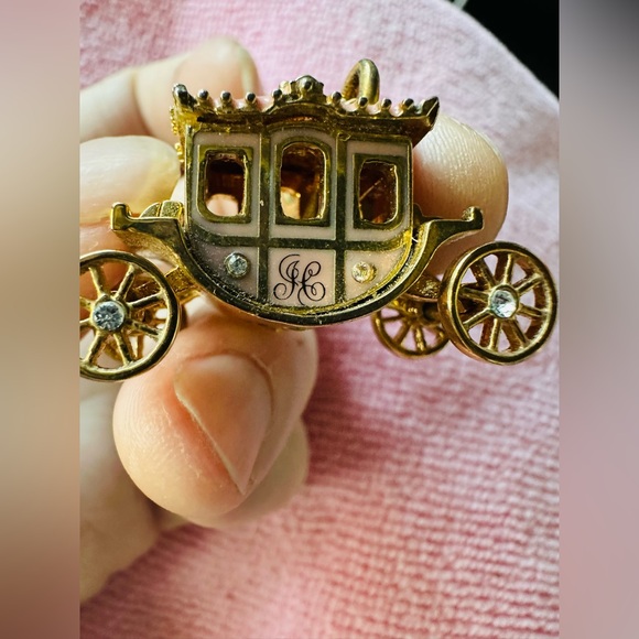 Juicy Couture Gold Plated over Brass Pink PRINCESS Carriage charm - Picture 4 of 12